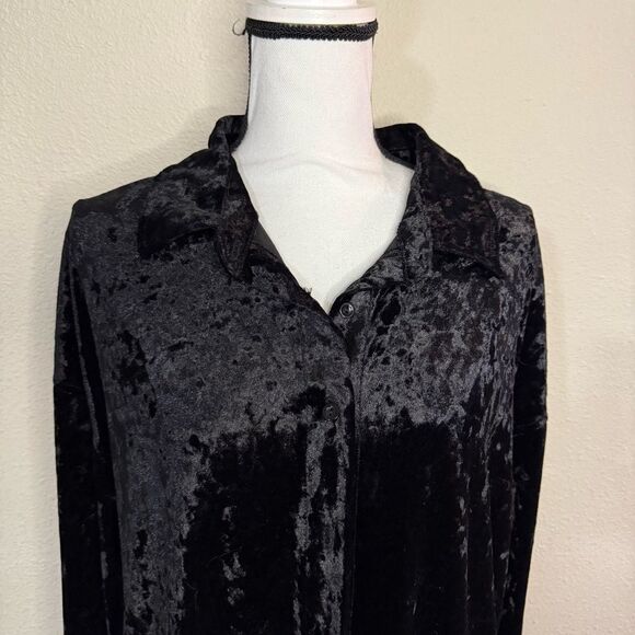 Red by BKE Buckle Black Velvet Top Button Up Blouse - Picture 3 of 5